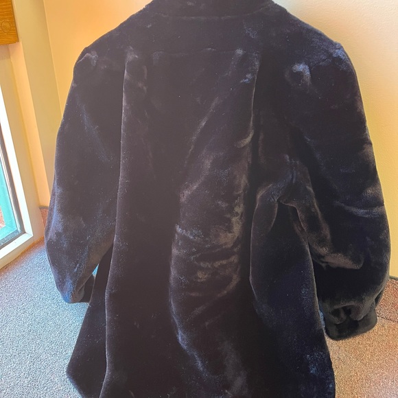 VINTAGE DUBROWSKY & PERLBINDER Black faux fur coat with ILGWU tag inside - Picture 7 of 13